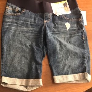 Maternity shorts